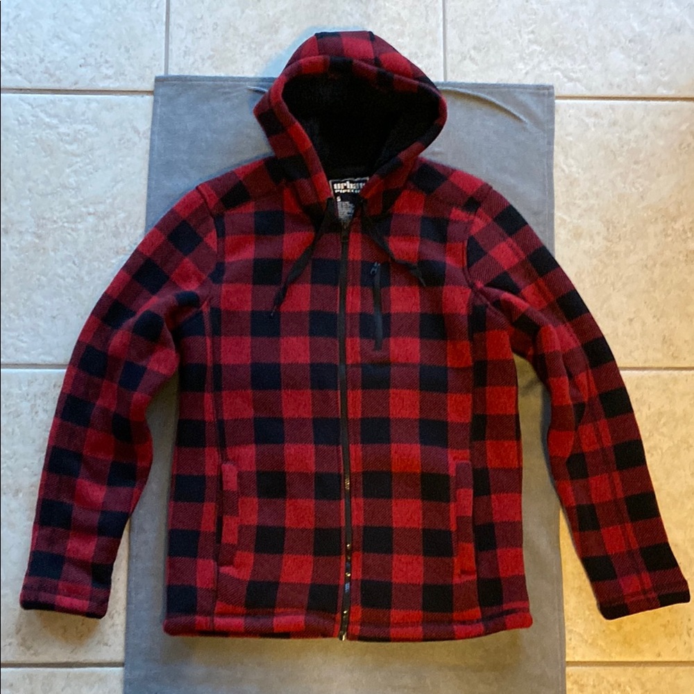 Men’s Red and Black Plaid Hooded Jacket with fuzzy big fleece lining NWOT